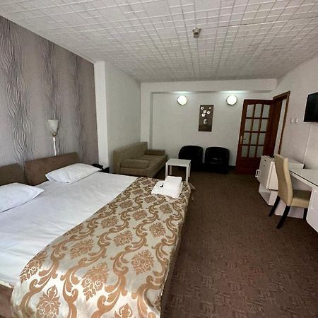 Darin Hotel Boekarest Buitenkant foto