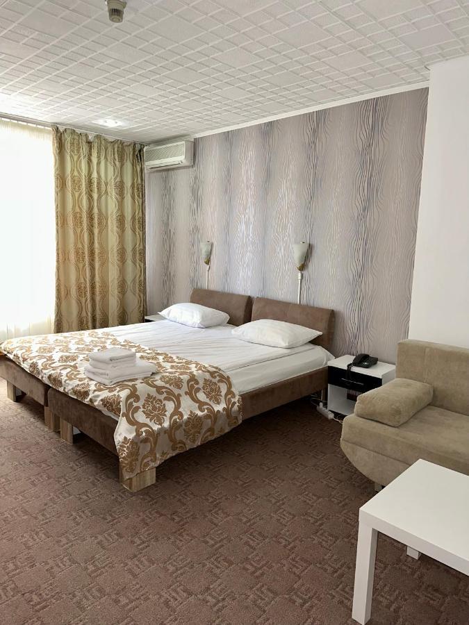 Darin Hotel Boekarest Buitenkant foto