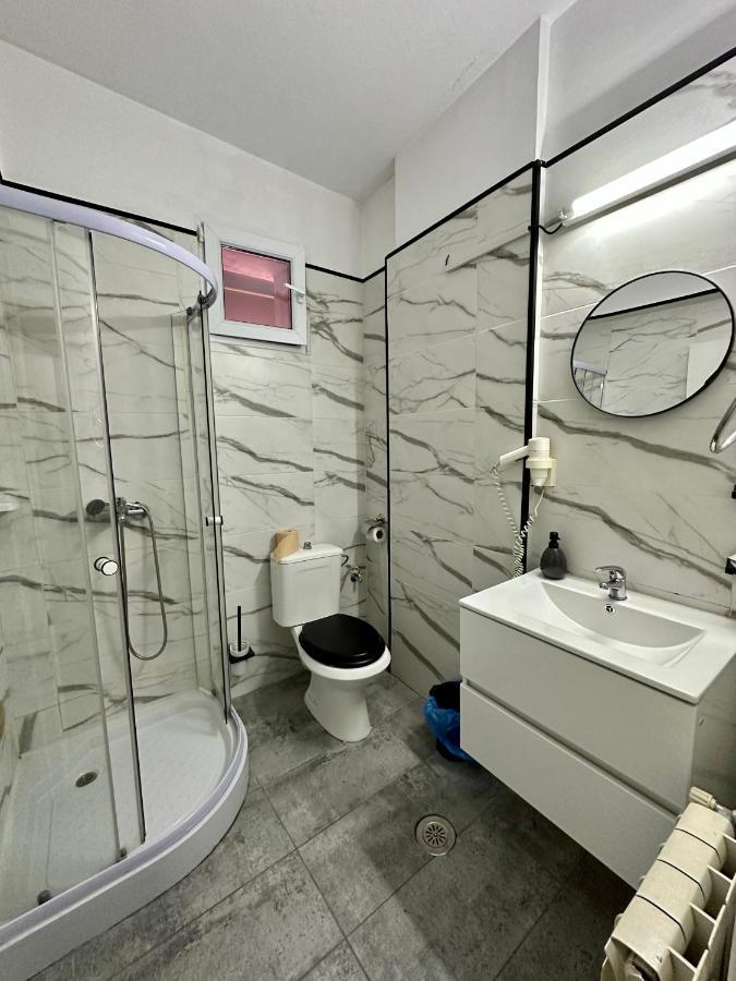 Darin Hotel Boekarest Buitenkant foto