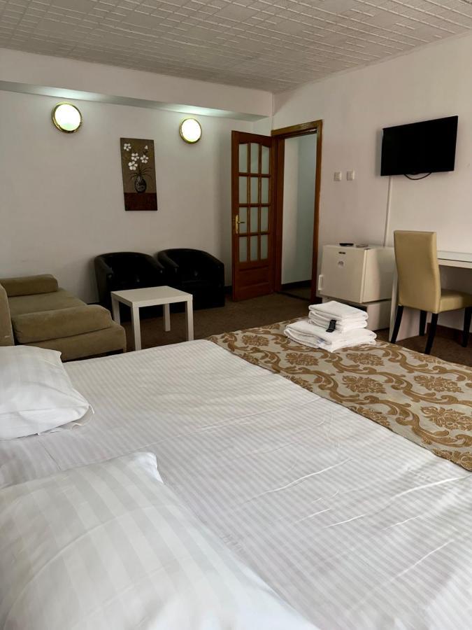 Darin Hotel Boekarest Buitenkant foto